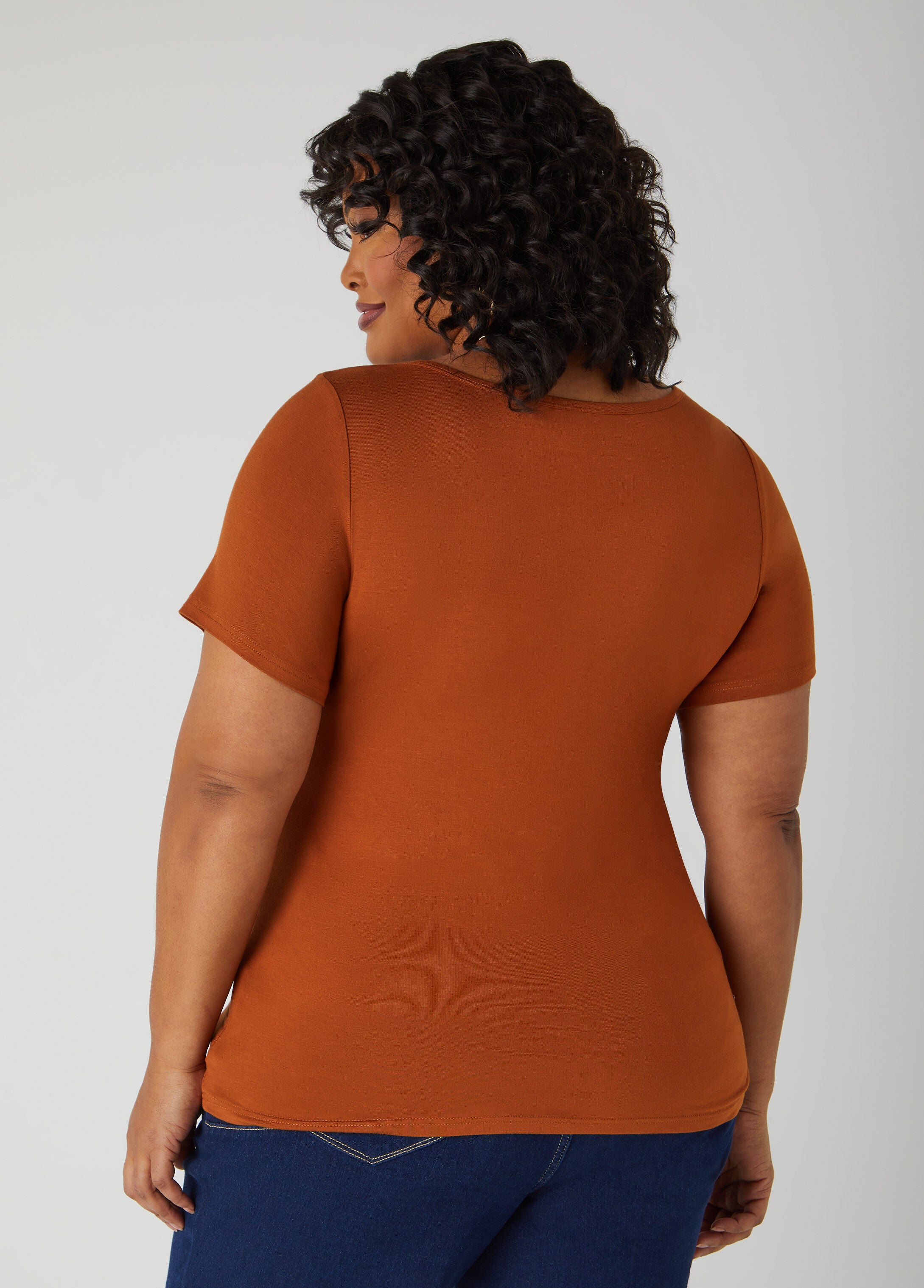 The Versatile Scoop Neck Basic Tee for Effortless Style