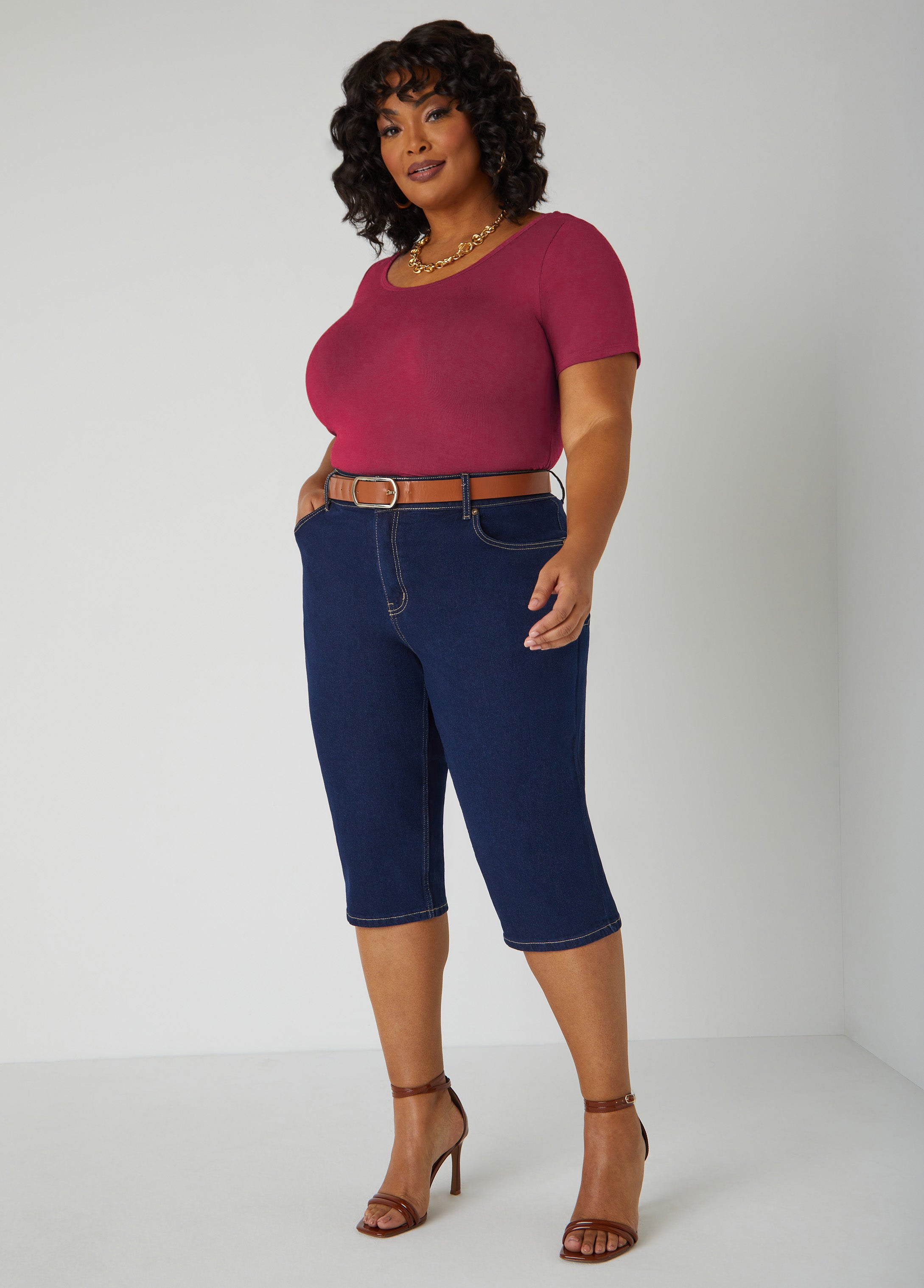 The Versatile Scoop Neck Basic Tee for Effortless Style